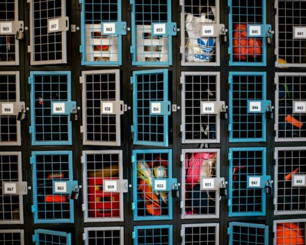 Lockers voor het opbergen van hockeyspullen