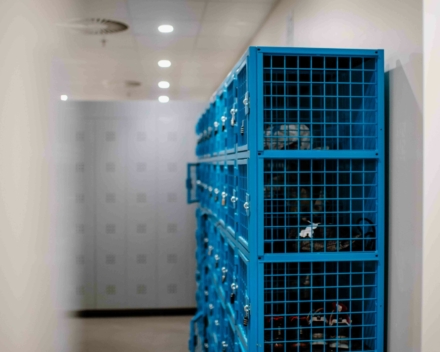 Gaaslockers personeel van distributiecentrum Hoogvliet