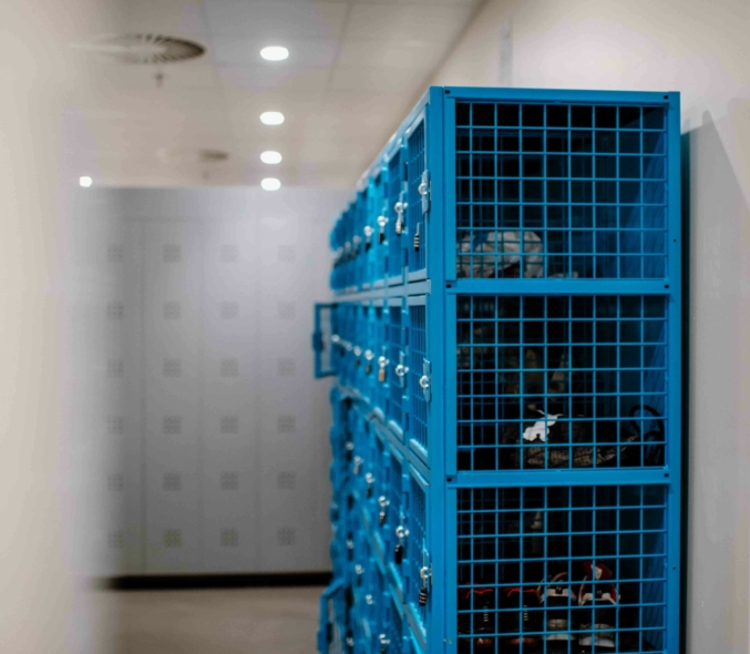 Gaaslockers personeel van distributiecentrum Hoogvliet